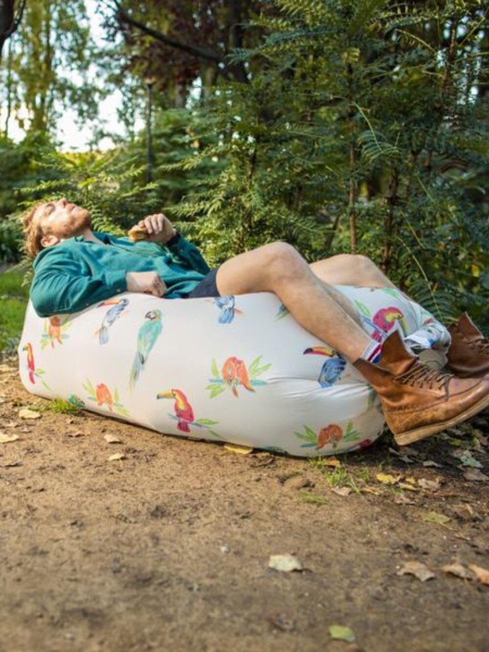 NEW Rare CHUBBIES Original Pouch Couch Beach Camp Seat Toucan Parrot Bird Print